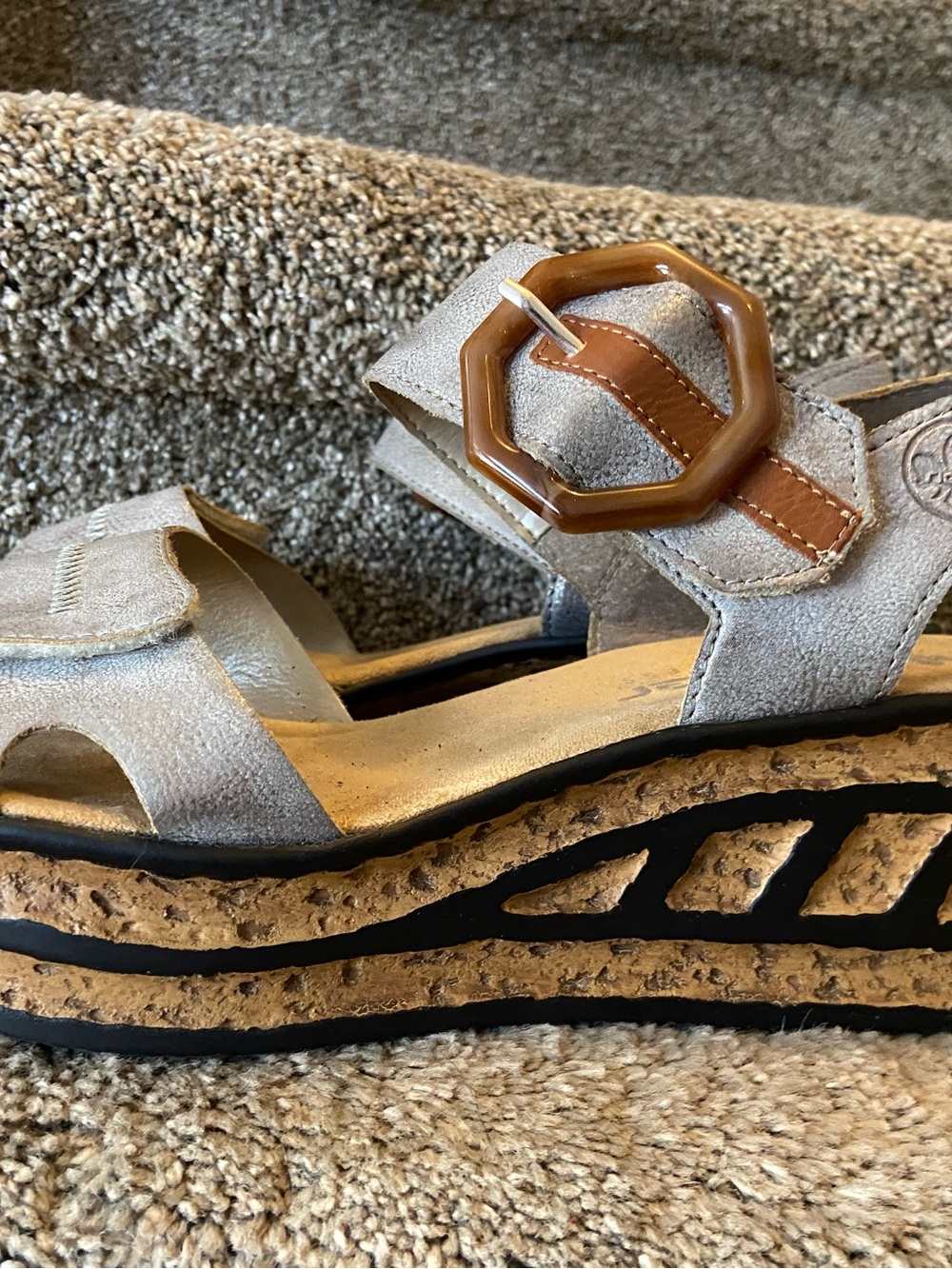 Anti stress Suede Platform Sandal with Brown Buckle Accent Velcro closure